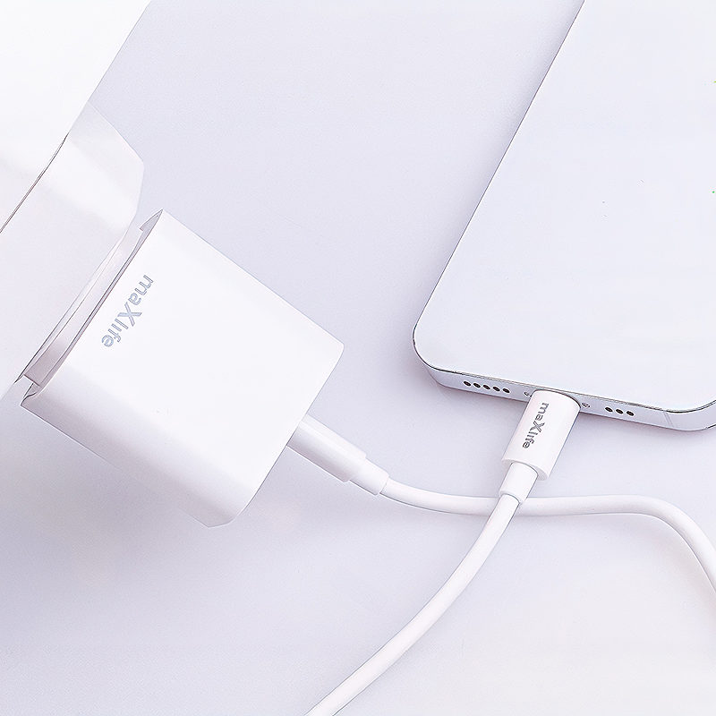 Maxlife MXTC-06-20AC PD QC charger 1x USB-C 1x USB 20W white + USB-C - Lightning cable 20W - Billede 2