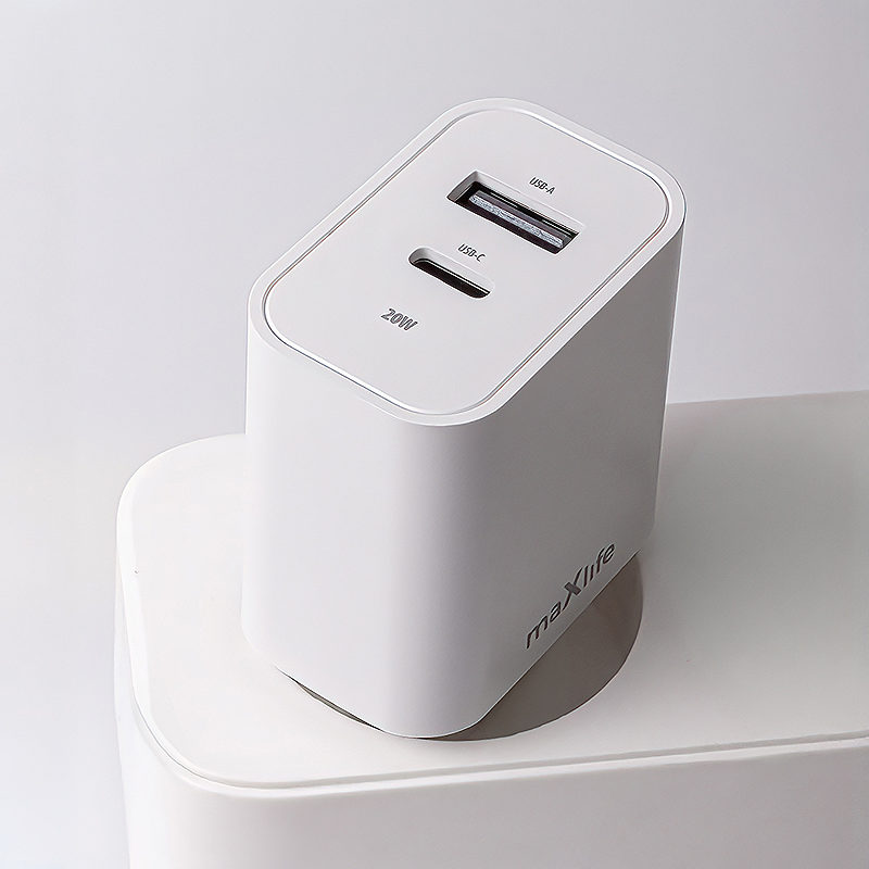 Maxlife MXTC-06-20AC PD QC charger 1x USB-C 1x USB 20W white + USB-C - Lightning cable 20W - Billede 4