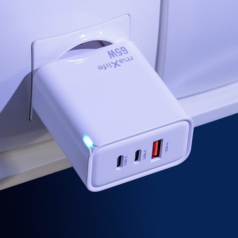 Maxlife MXTC-09-65ACC GaN PD QC charger 2x USB-C 1x USB 65W white - Billede 2