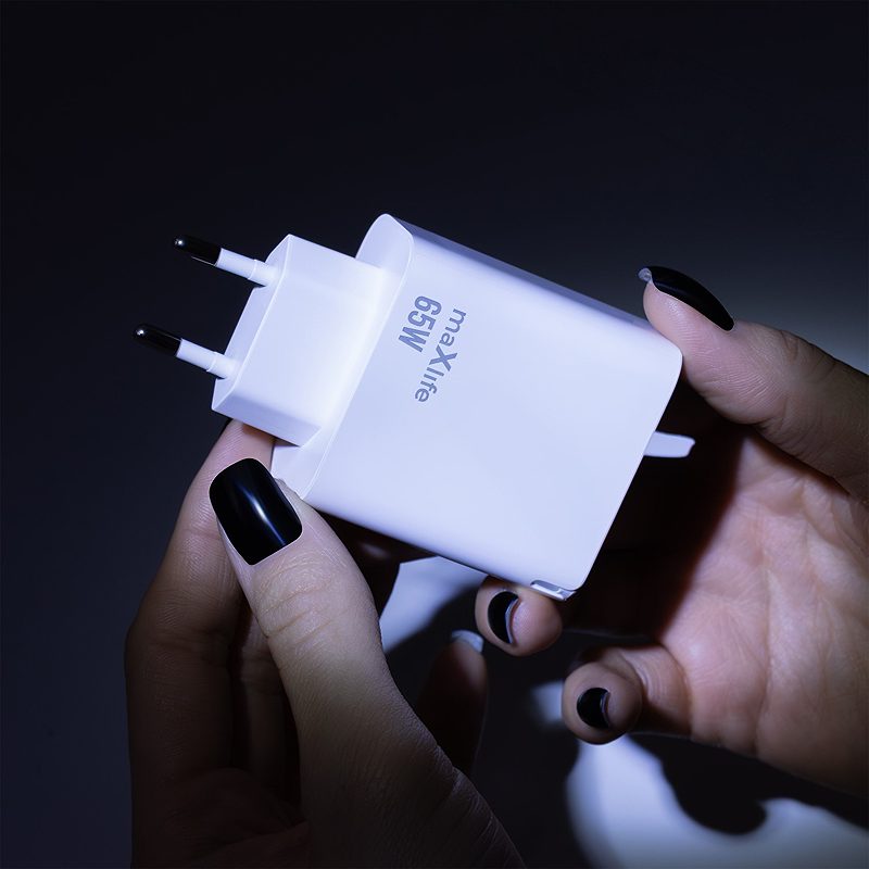Maxlife MXTC-09-65ACC GaN PD QC charger 2x USB-C 1x USB 65W white - Billede 5